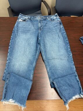 American Eagle Strigid High Rise Mom Jeans Size 18 Long